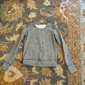Lululemon size 4 long sleeve shirt